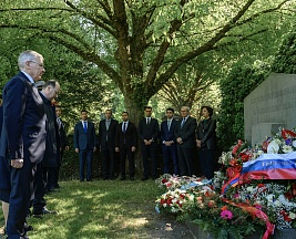 A solemn ceremony to mark the 80th Anniversary of the Great Victory